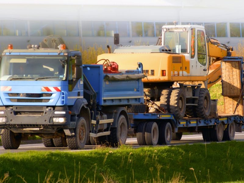 How to Safely Transport Heavy Machinery Across the UK